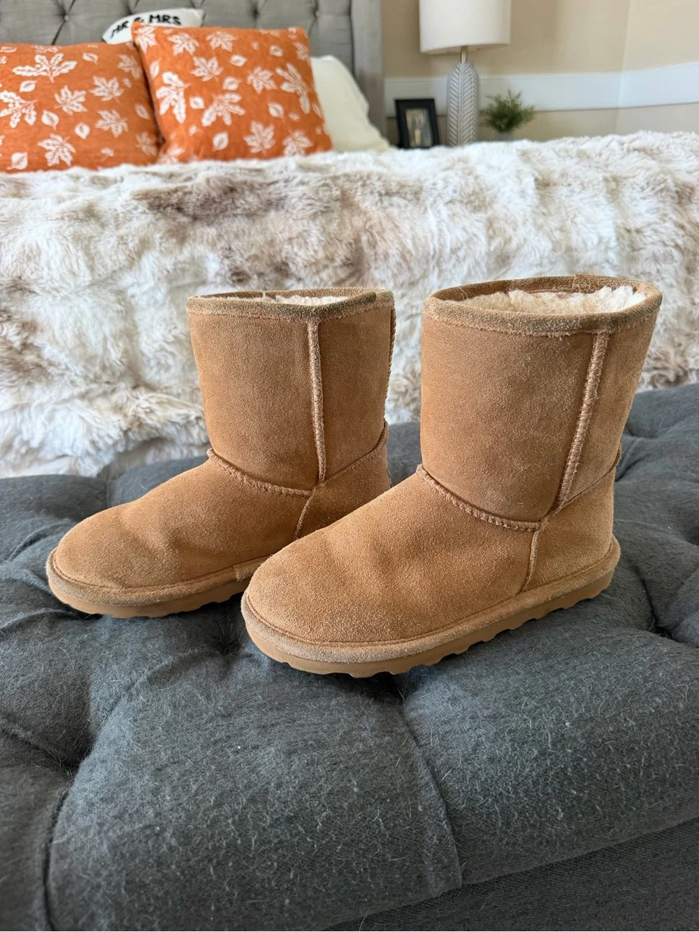BearPaw Youth Size 3 Short Shearling-Lined Boots in Chestnut Tan